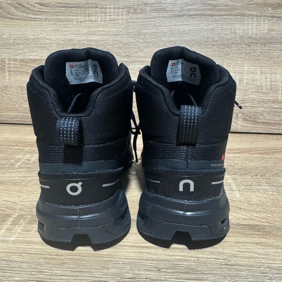 ON Running Waterproof cloudrock black hiking boots Women’s size 7 shoes - Picture 4 of 9